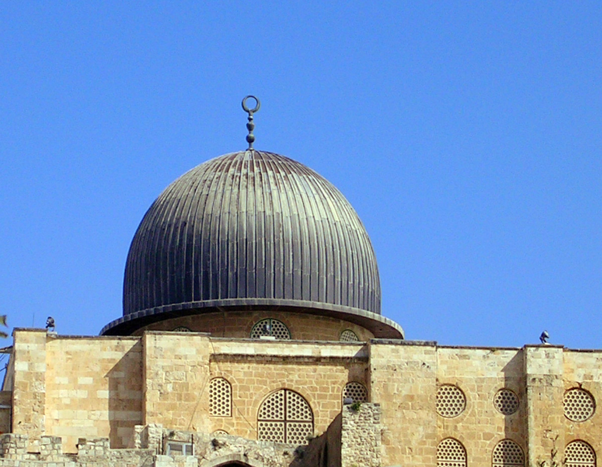 WakeelMubariz's tweet photo. Sultan Salahuddin Ayyubi was asked: 
You have never been seen laughing, The Sultan gave an answer, He said, I fear Allah SWT will ask me on the Day of Resurrection, "Baitul Maqdis (Al-Aqsa) was in the possession of others, and you were smiling.

"May Allah give us the⤵️ https://t.co/6AwNPrpwnq
