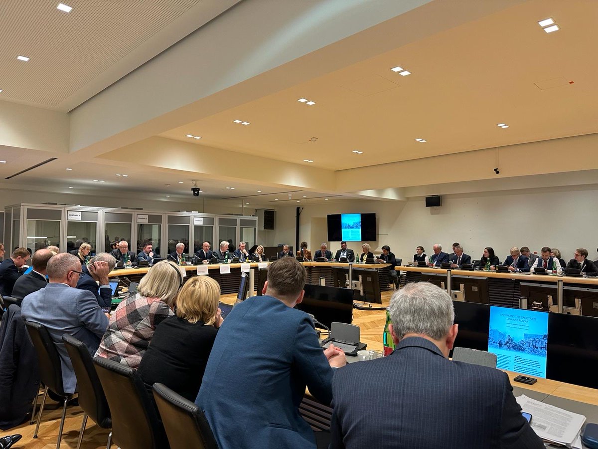 Billbrowder's tweet image. Full house at the OSCE Parliamentary Assembly in Vienna to present the Navalny Act (confiscating the $300 billion of frozen Russian central bank reserves and giving to Ukraine). We need to send a message to Putin: your murder of Navalny just cost you $300 billion