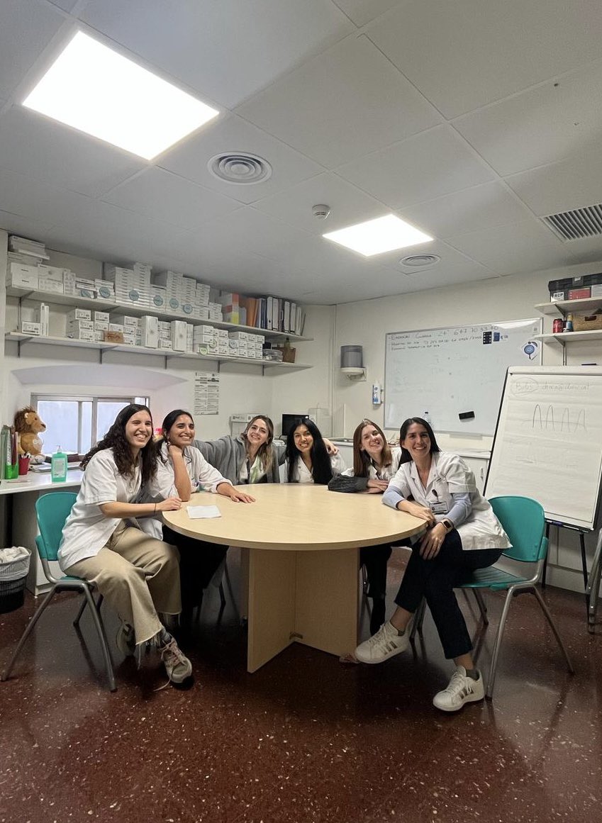 mmariacb's tweet photo. Hola! Somos las residentes de Endocrinología y Nutrición del Hospital Clínic de Barcelona. Si te planteas escoger esta especialidad no dudes en contactarnos! Mucha suerte a todos!

@clara_sola @cami_milad @irene_vinagre @anidehollanda https://t.co/bIqAFPfh9p