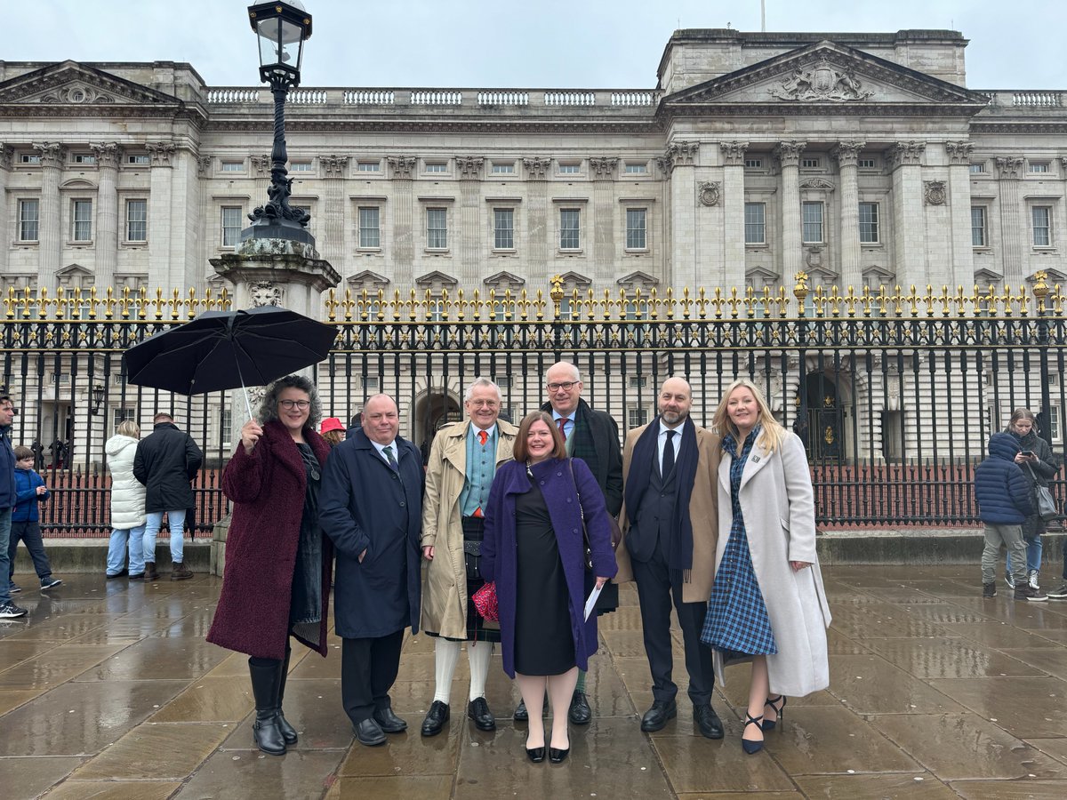 It was an honour to receive our #QAPrize from Her Majesty The Queen at Buckingham Palace today. This highest national Honour was awarded in recognition of the work of our world leading Centre for Robert Burns Studies. Read more: gla.ac/3T7g2d6 @QAPrizes @GlasgowBurns