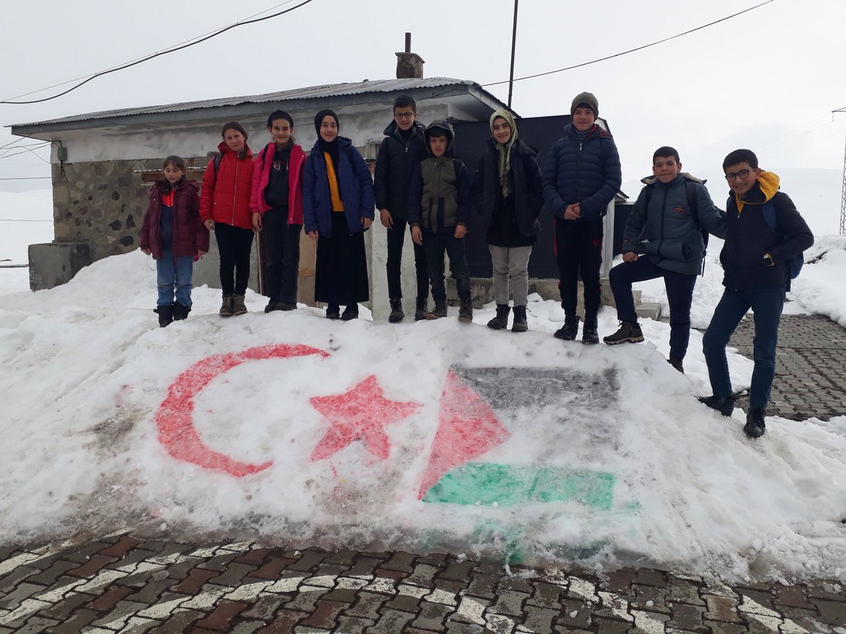 <a href="/kavurmacukuru/">Kavurmaçukuru Yıldız Ünal Soyata İlk/Ortaokulu</a> 
Minik yüreklerimiz ve dualarımız mazlumlarla.🤲🤲🤲🤲
  Evlatlarımıza güzel ve anlamlı çalışmaları  için teşekkürler..