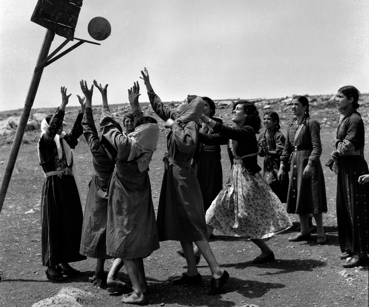 mixdevil66's tweet photo. ‘A visual testament to Palestinian society’: Timely new #photography book #AgainstErasure shows the ‘breadth and richness’ of #Palestine before the Nakba in 1948 when 750,000 people were forced from their homes @haymarketbooks
https://t.co/I74KHh9tfu https://t.co/KwSTkJF8yJ