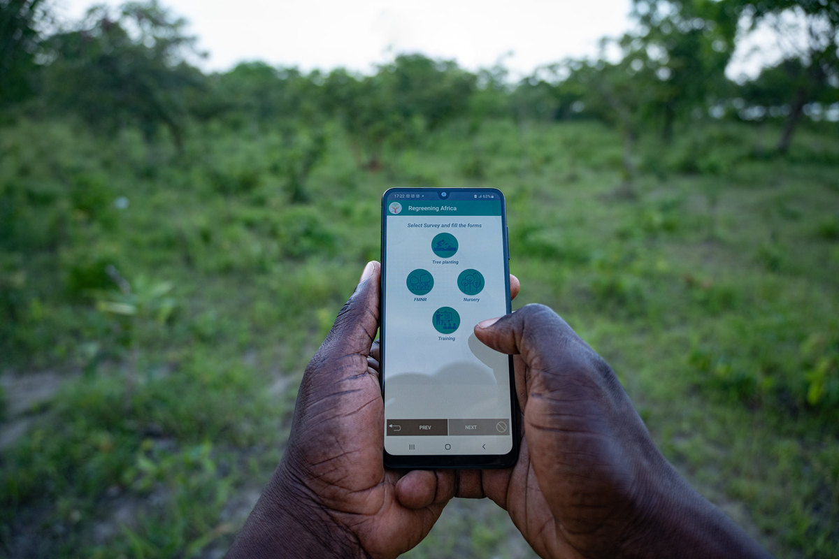 TheLandAlliance's tweet photo. The @RegreenAfrica App fills a critical gap by providing evidence on where restoration is happening- how and for whom. It also helps track where exotic tree species are replacing indigenous species, enabling actions based on evidence.

↪️: https://t.co/XLJdhUdhAO

#RegreenAfrica https://t.co/D2clihgCsj