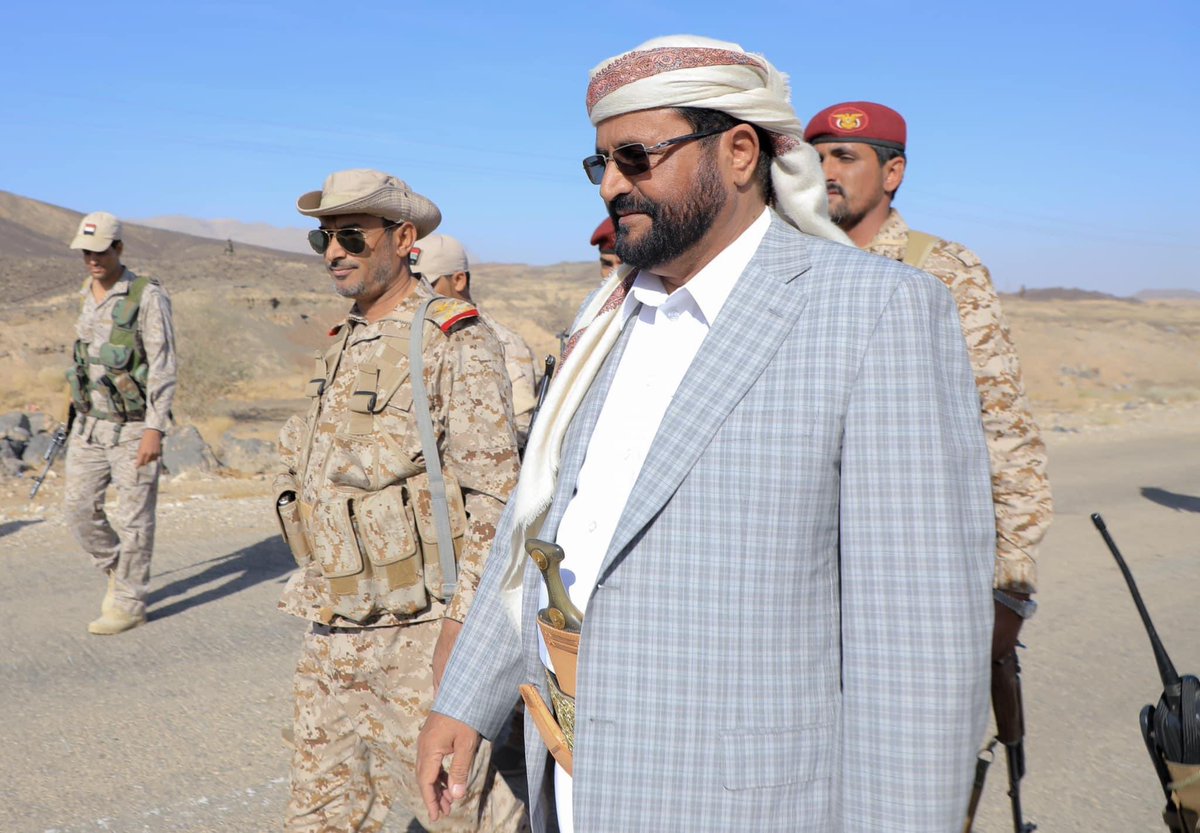 sameer_alnamri's tweet photo. عاجل: عضو مجلس القيادة الرئاسي محافظ مأرب سلطان العرادة ومعه رئيس هيئة الأركان العامة صغير بن عزيز يعلنان عن فتح الطريق الرابط بين مأرب وصنعاء عبر فرضة نهم من جانب واحد وتأسيس نقطة تفتيش أمنية في الطريق الرابط بين ( مأرب - صنعاء ) عبر الفرضة، آملين قيام الطرف الآخر بخطوة مماثلة لتسهيل تنقلات المواطنين. 

بيان للسلطة المحلية لمحافظة مأرب