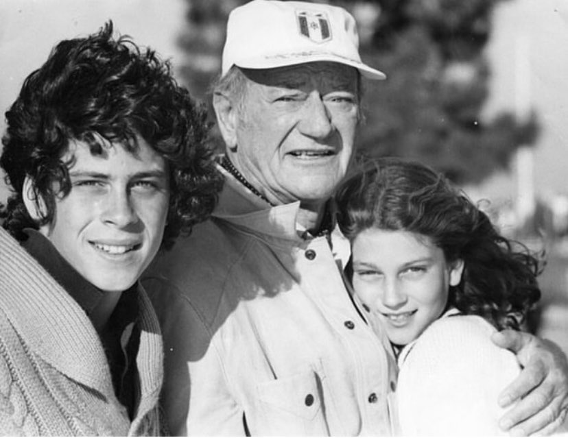 TheDukeFans's tweet photo. Wishing a very happy birthday to Ethan Wayne and Marisa Wayne
Both were born on the same day four years apart, they are the son and daughter of actor John Wayne, and his third wife, Pilar Pallete
First photo: John Wayne with Ethan and Marisa
#JohnWayne #EthanWayne #MarisaWayne https://t.co/eYQRnMHpOf