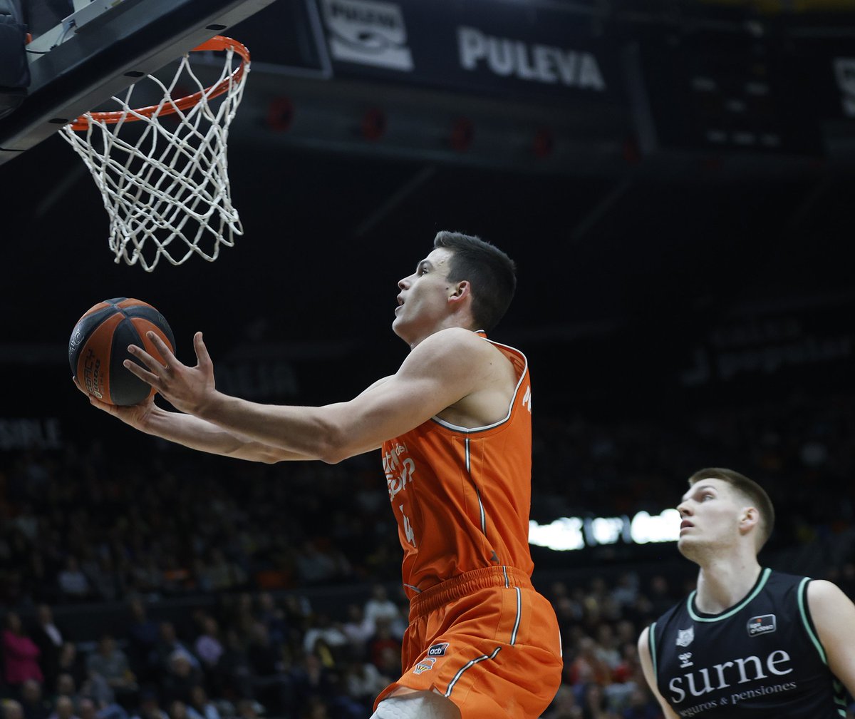 Pick&Cast (@pickandcast) on Twitter photo 🚨 ÚLTIMA HORA 🚨
✍🏻 Info vía <a href="/maxi_jarque/">Maxi Jarque</a>
⚪⚪ El Real Madrid, atento a Jaime Pradilla. El ala-pivot maño puede salir este verano del Valencia Basket (tiene un +1 en el contrato).
Promedia 4.6 puntos y 3.1 asistencias en ACB.
📸 Acb Photo - M.A Polo 🚨 ÚLTIMA HORA 🚨
✍🏻 Info vía <a href="/maxi_jarque/">Maxi Jarque</a>
⚪⚪ El Real Madrid, atento a Jaime Pradilla. El ala-pivot maño puede salir este verano del Valencia Basket (tiene un +1 en el contrato).
Promedia 4.6 puntos y 3.1 asistencias en ACB.
📸 Acb Photo - M.A Polo