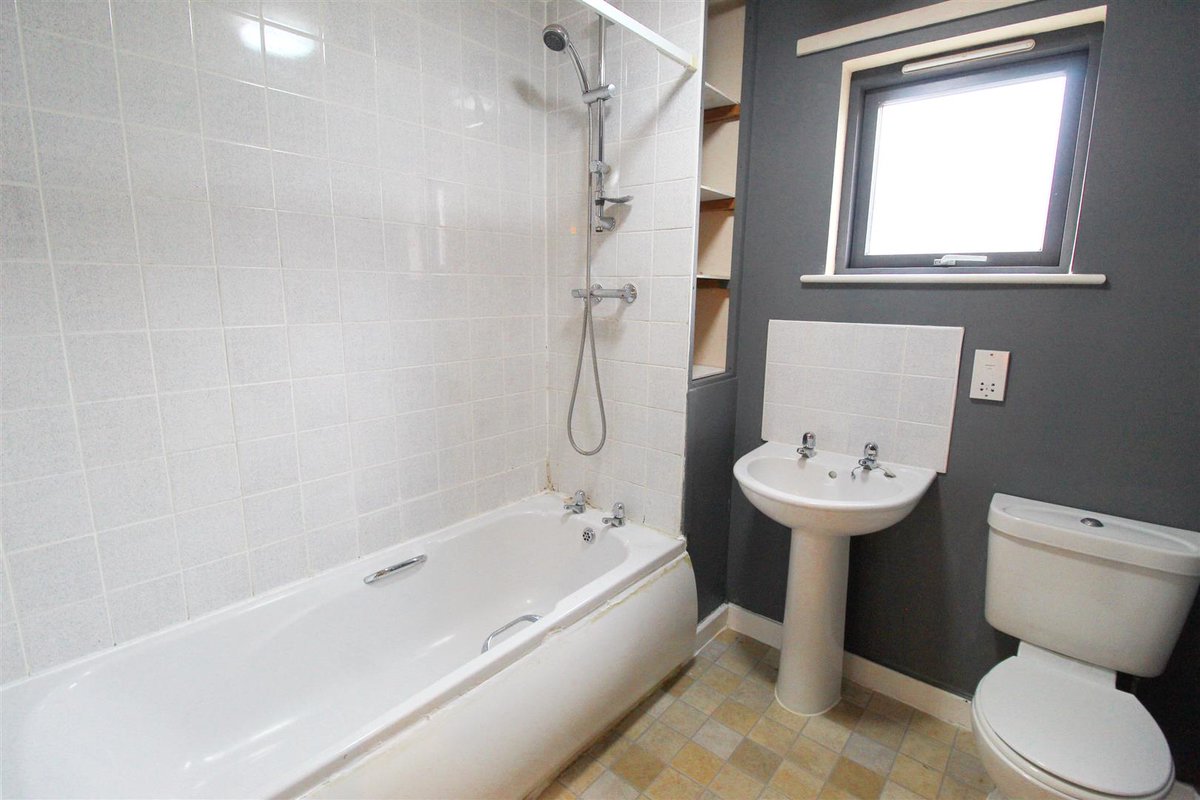 PaisleyProperty's tweet photo. **ALMONDBURY BRANCH**
๐ก SOLD SUBJECT TO CONTRACT ๐ก
Ridge Street, Newsome
LEASEHOLD - AWAITING INFORMATION / COUNCIL TAX BAND B / ENERGY RATING B
https://t.co/5mkghWgW1b
Call us โ๏ธ
๐Almondbury: 01484 443922
#PaisleyProperties #EstateAgent #HD4 #Newsome #PropertyForSale https://t.co/qPhZArq8cu