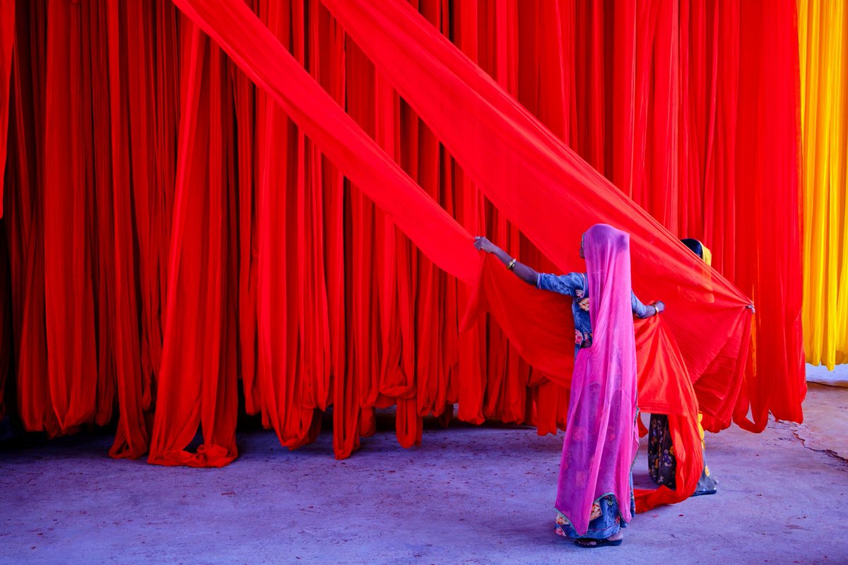 juststyle's tweet photo. Swedish fashion conglomerate H&amp;M Group is testing a new "waterless" dyeing alternative by Indian start-up Deven Supercriticals at its partner factory Arvind Ltd to reduce energy, water and chemical use during the dyeing process.

https://t.co/XBmdfj9tHY 

#JSDaily
#HMGroup https://t.co/m0wMoUnbY6