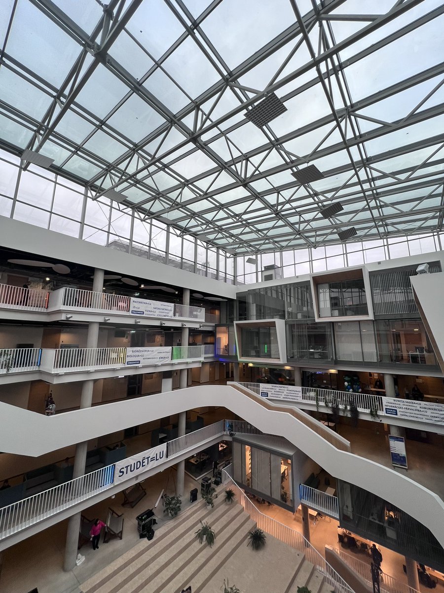 Tiekamies rīt LU Zinātņu mājā, kur notiks studiju festivāls skolēniem L-Universs. Būs iespēja uzzināt informāciju par studiju iespējām LU, kā arī ekskursijas uz ķīmijas laboratorijām. Vairāk: luniverss.lu.lv/programma/prog…