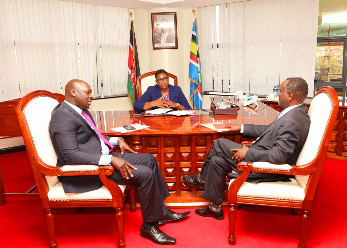 CSAishaJumwa's tweet photo. I had a brief meeting today with the Chairman Kenya Copyright Board Joshua Kutuny
@Honjoshuakutuny and the Executive Director Edward Sigei @kiped721 this afternoon.
1/5 https://t.co/KHdXzh7FqN