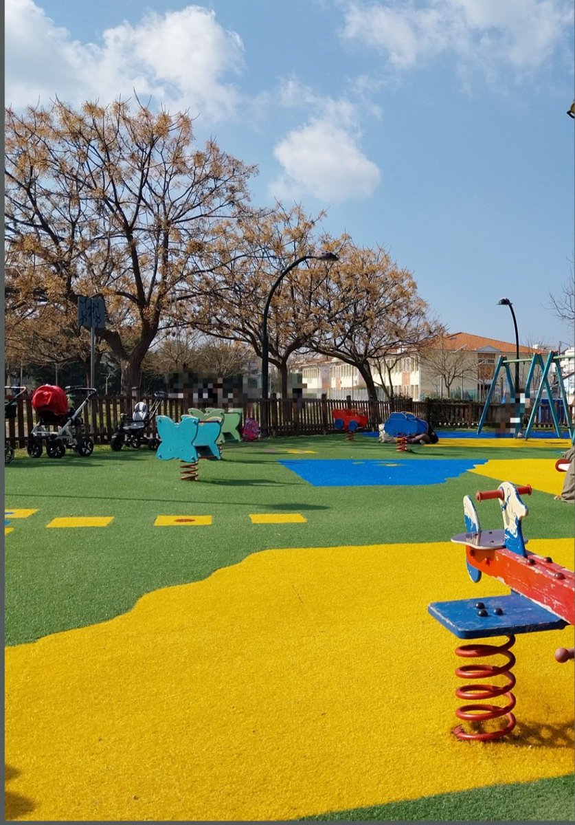 IoannidouMason's tweet image. Playground day 👭🧑‍🤝‍🧑🥰🙏🇬🇷🌻 #family #playground #crazyauntie
