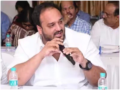 gallinews's tweet photo. Muslim Mumbai Congress President Kyon Nahi Bana Aajtak - Zeeshan Siddique
Read Full News: https://t.co/lROnRT70Pw
#allegations #CommunityConcerns #congress #LiveConference #Muslims #politics #pressconference #SiddiqueVsCongress #SideLine #ZeeshanBabaSiddique https://t.co/1TZLlu4U2w