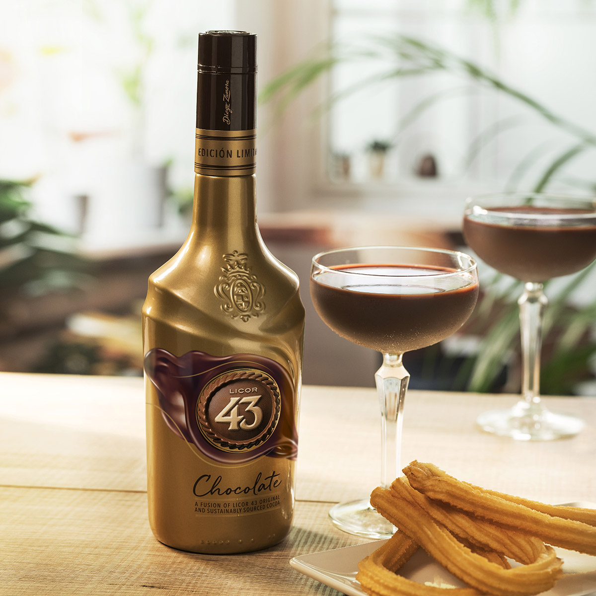 If you haven’t tried chocolate con churros, Licor 43 chocolate is the perfect excuse to 🍫.