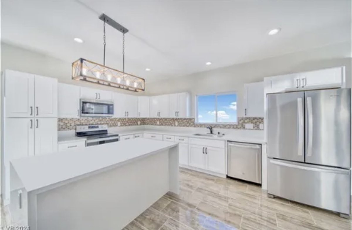 VegasNeverStops's tweet photo. What do you like most about the tile floors and the #kitchen?  #realestate  #newconstruction  #homedecor https://t.co/h128Ie8ll7