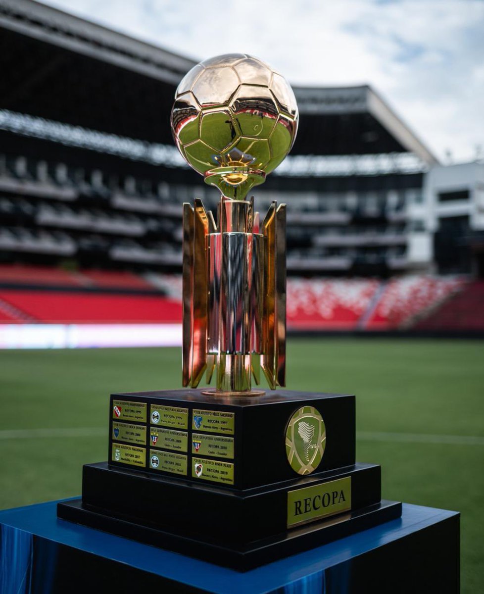 MarceloSoutoFlu's tweet photo. 🎵 VAMOS LUTAR POR MAIS ESSA TAÇA 🎵
Mais uma taça Continental;
Mais uma taça com a nossa plaquinha eternizada;
Mais uma taça pra chamar de NOSSA !
O pensamento é um só: Queremos a RECOPA!!! 🏆
#Recopa2024 #FluminenseFC
#DIADEFLU https://t.co/aLsoZrsvHb