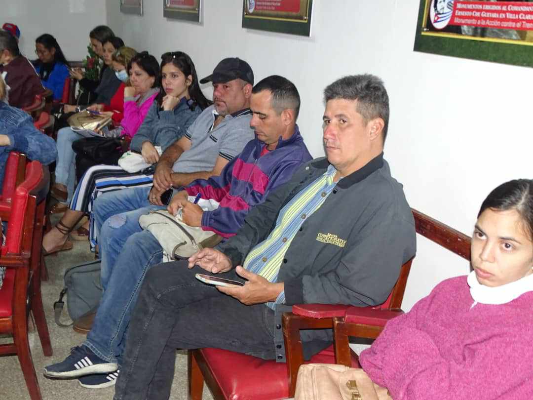 En encuentro con la prensa villaclareña, explicamos la situación demográfica y la atención a las personas en situación de vulnerabilidad, las madres con 3 o más hijos, el PAMI, el Sistema de Atención a la Familia, así como las inversiones en centros priorizados.
#YoRindoCuenta 🇨🇺