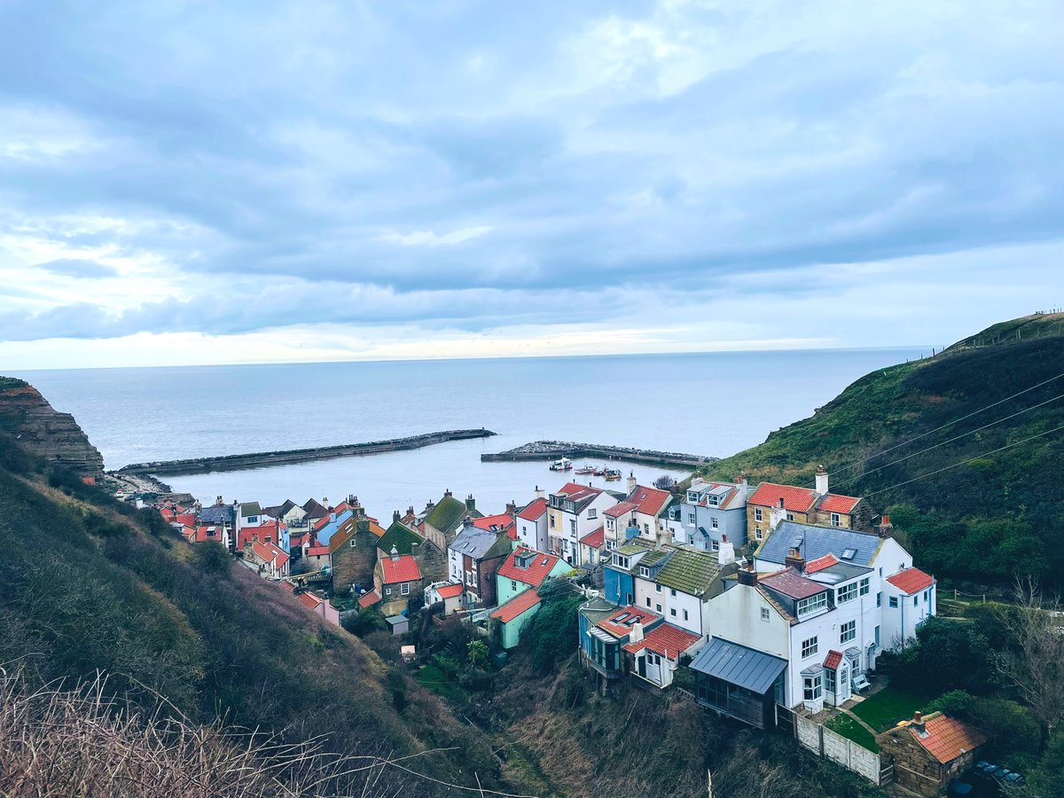 The little-known paths have the best views ❤️ #staithes #northyorkshire #northyorks #coast #coastalvillage #fishingvillage #february #staithesharbour