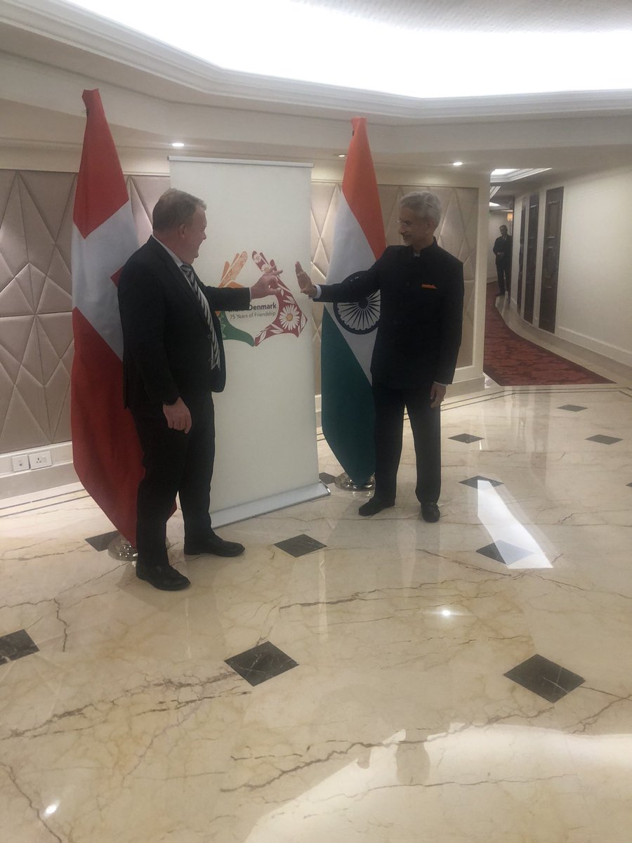 svane_freddy's tweet photo. India-Denmark friendship celebrates its 75th anniversary. Cordial, friendly and green ties are driving our friendship from G2G, B2B and P2P. Our joint logo symbolizes it. @DenmarkinIndia @DanishMFA @IndiainDenmark @PMOIndia @DrSJaishankar @larsloekke https://t.co/fHV5CkAnsQ