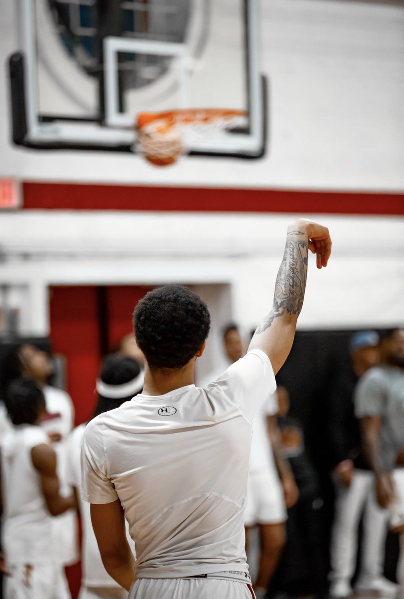 DelanaS06's tweet photo. Senior Night tonight @ShawUmbb 
Proud ♥️🥲 Corey R!! https://t.co/EpHDa2kfH4