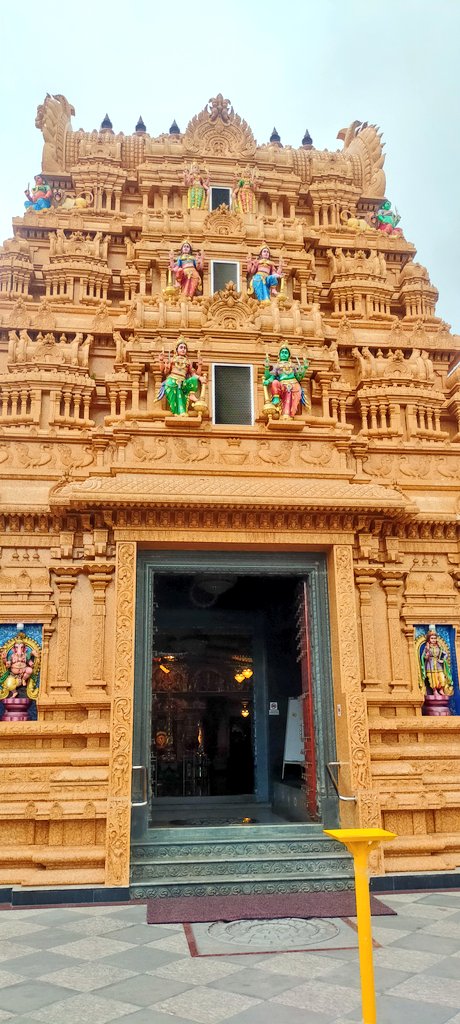 HelloIamHaris's tweet photo. இன்னைக்கு மலேசியா #Bahau வில் பார்த்த அழகான மாரியம்மன் கோவில் 🙏
மலேசிய தமிழர்கள் சேர்ந்து சிறப்பா,ரிச்சா கட்டி இருக்காங்க 👏❤️
ஹைலைட் இதுல பெரிய மேரேஜ் ஹாலும் சேர்ந்துருக்கு, இந்தியன் மணி 1.50L ல டைமன்ட் பேக்கேஜ்னு,1L ல கோல்ட் பேக்கேஜ்னு கல்யாணத்த நடத்தியும் தராங்க👌
#Malaysia https://t.co/EYaSbEde38