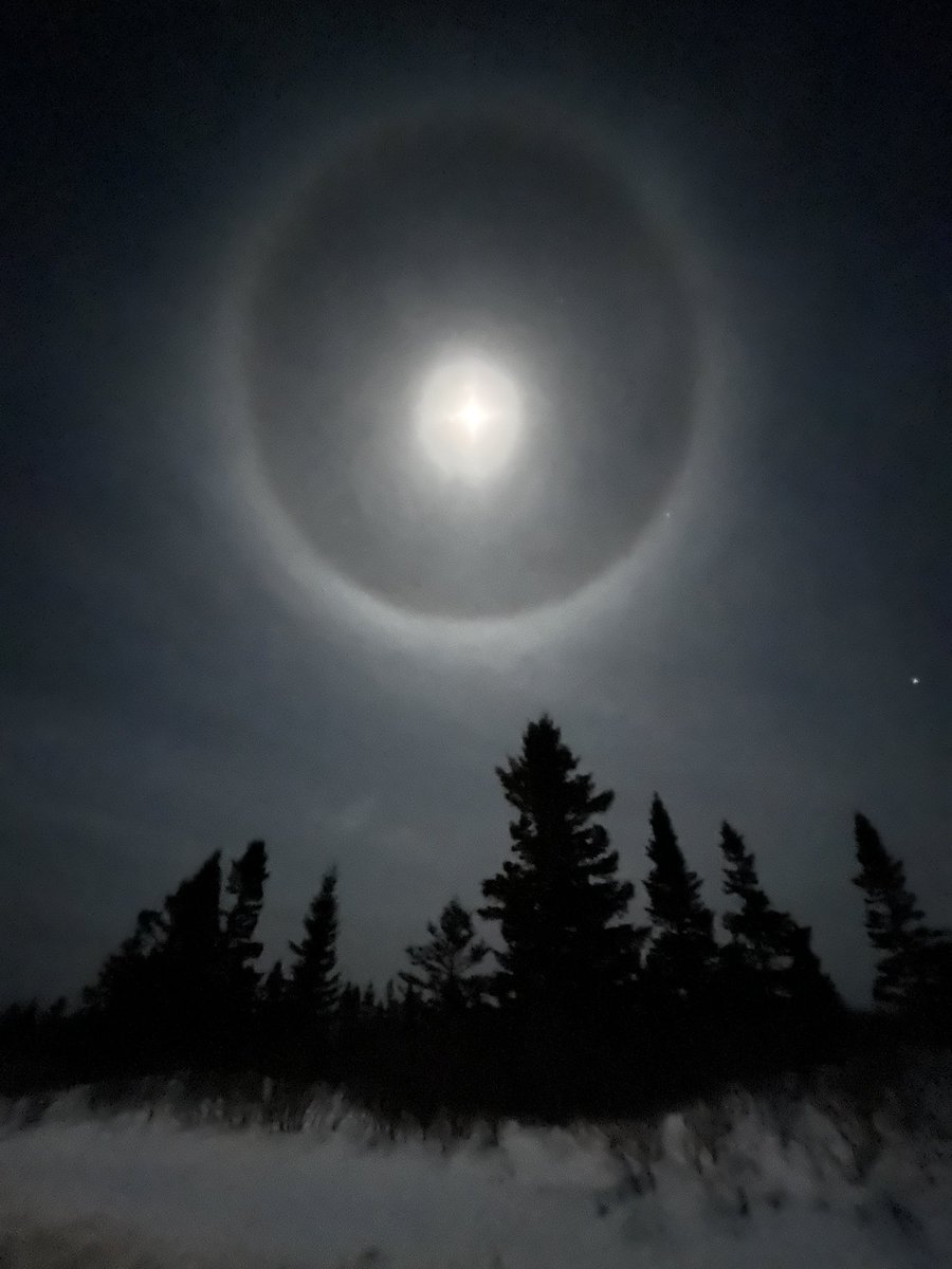 ColtForney's tweet image. About as perfect of a moon halo as you can get last night. Taken with an iPhone as I didn’t have my DSLR on me. #NSStorm #NovaScotia