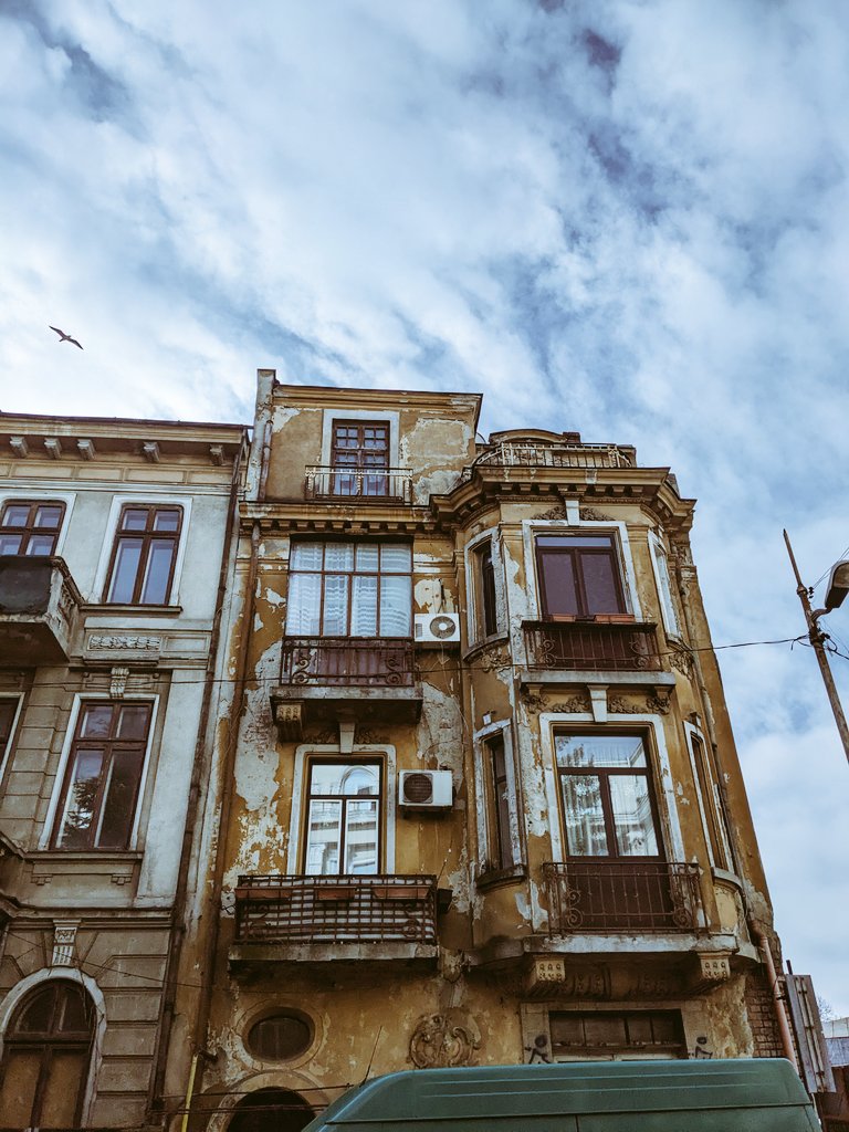 mmarcel11's tweet photo. Bucarest #art #architecture #streetart  #romania https://t.co/6WhSUkfgvT