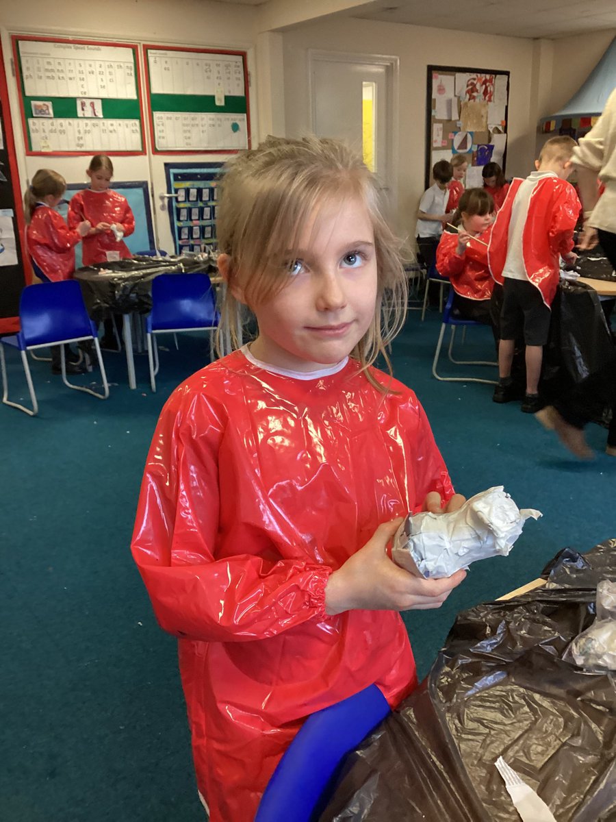BPSYearTwo's tweet image. Spain class enjoying creating their animals from the North and South Pole. #BillingshurstArt
