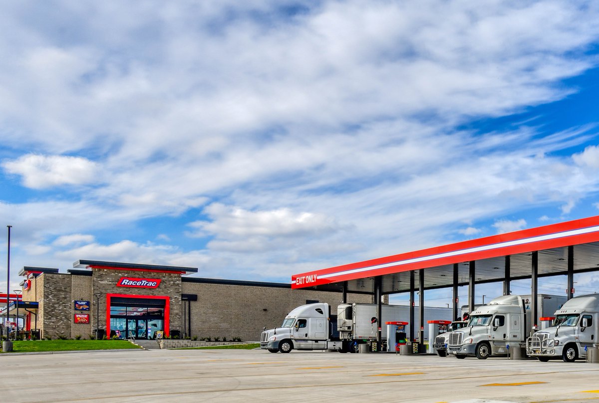 Exciting news for fleet managers and drivers! ⛽🚚 #Fuelman teams up with @RaceTrac and RaceWay for increased savings and convenience. Details 👉 bit.ly/3UQ3V5A