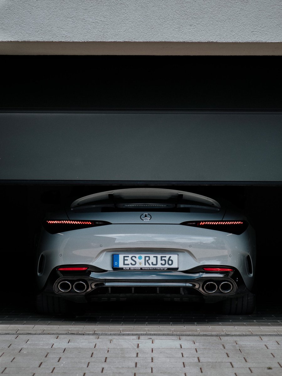 Come closer if you dare #photograghy #sportscar #Car #thursdayvibes #Mercedes