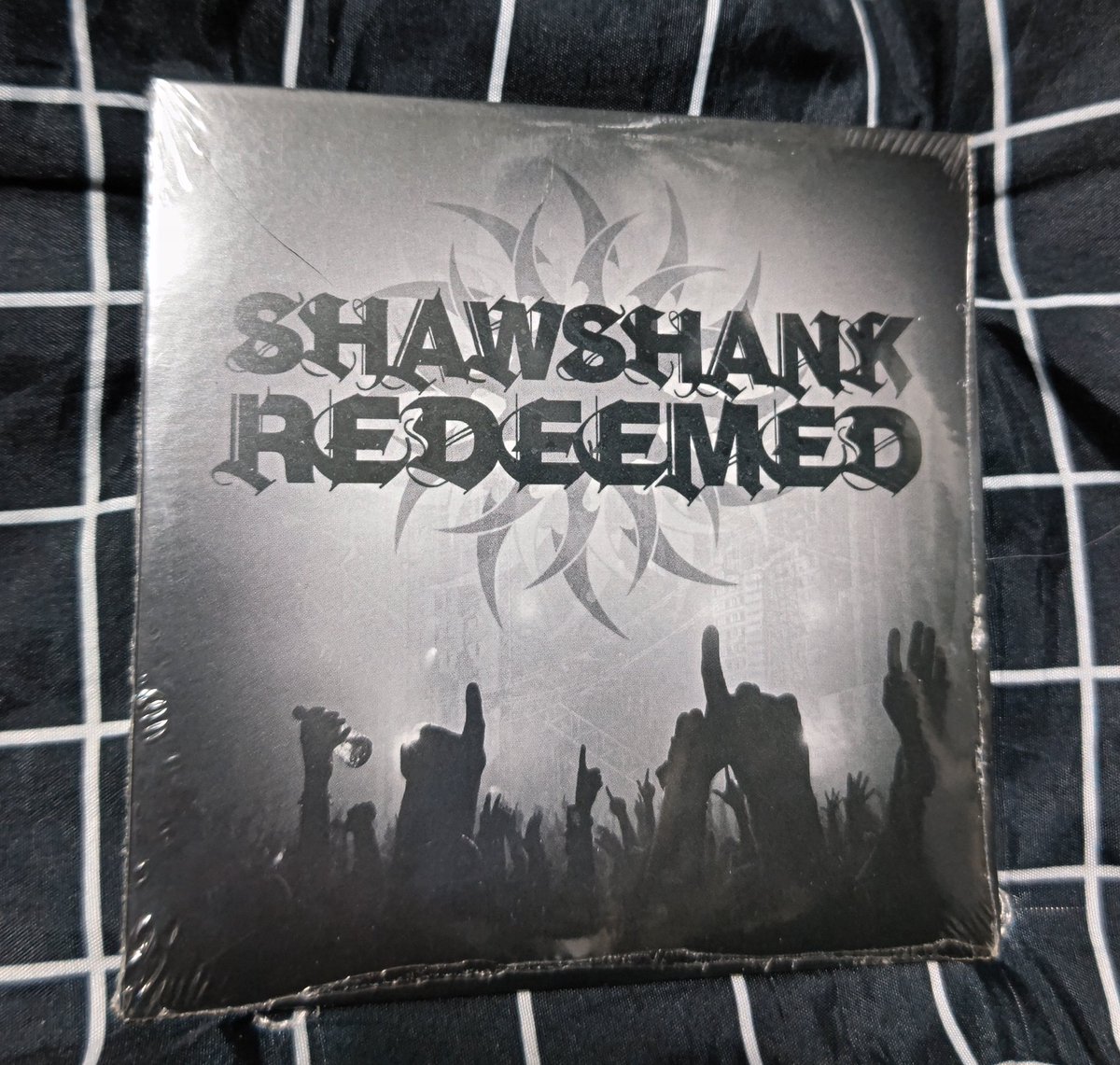 michiro_stalin6's tweet photo. 本日の戦利品。Shawshank RedeemedのCD[ Debut EP]アメリカ西海岸カリフォルニア/サンディエゴのメタルバンドShawshank RedeemedのEP。現在はShawshankと改名して活動してるそうです。
#ShawshankRedeemed
#Shawshank 
#Malones https://t.co/3pTAuP7hk3