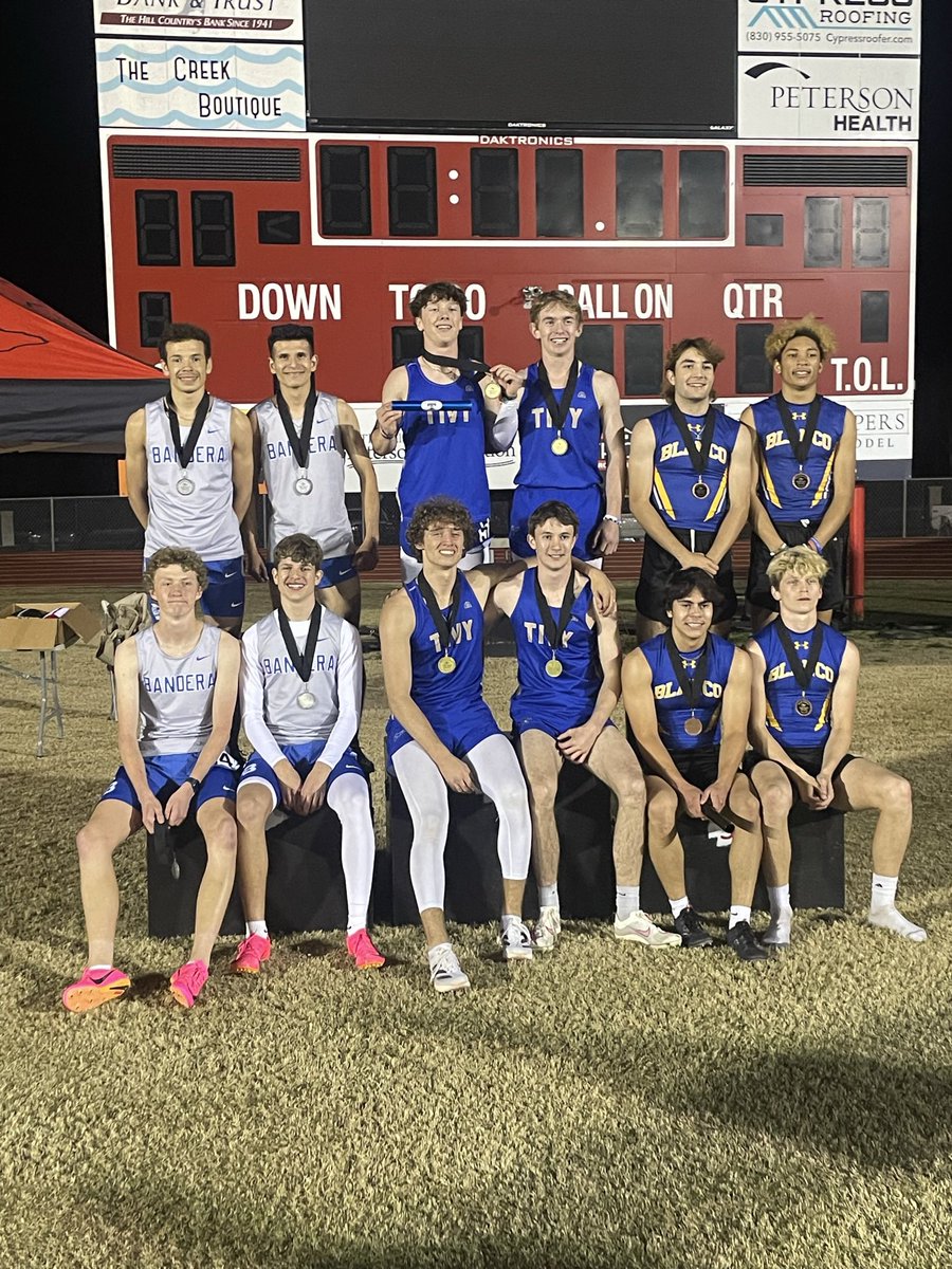 BanderaBTFXC's tweet photo. Track in back!
JV Boys finish 2nd
Varsity Boys finish 4th 
Varsity and JV boys got gold in the Sprint Relay! 

Many more podium finishes! https://t.co/Y8moydGvWp