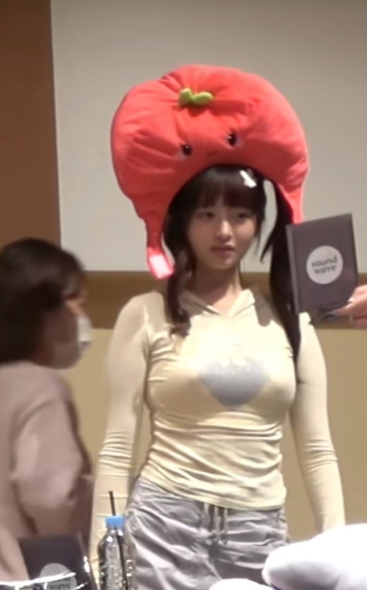 _btsforever13_'s tweet photo. https://t.co/gxjEhW23rt doesn't even wear a bra 😂🤣
#Reidog https://t.co/RjdI7jTwnR