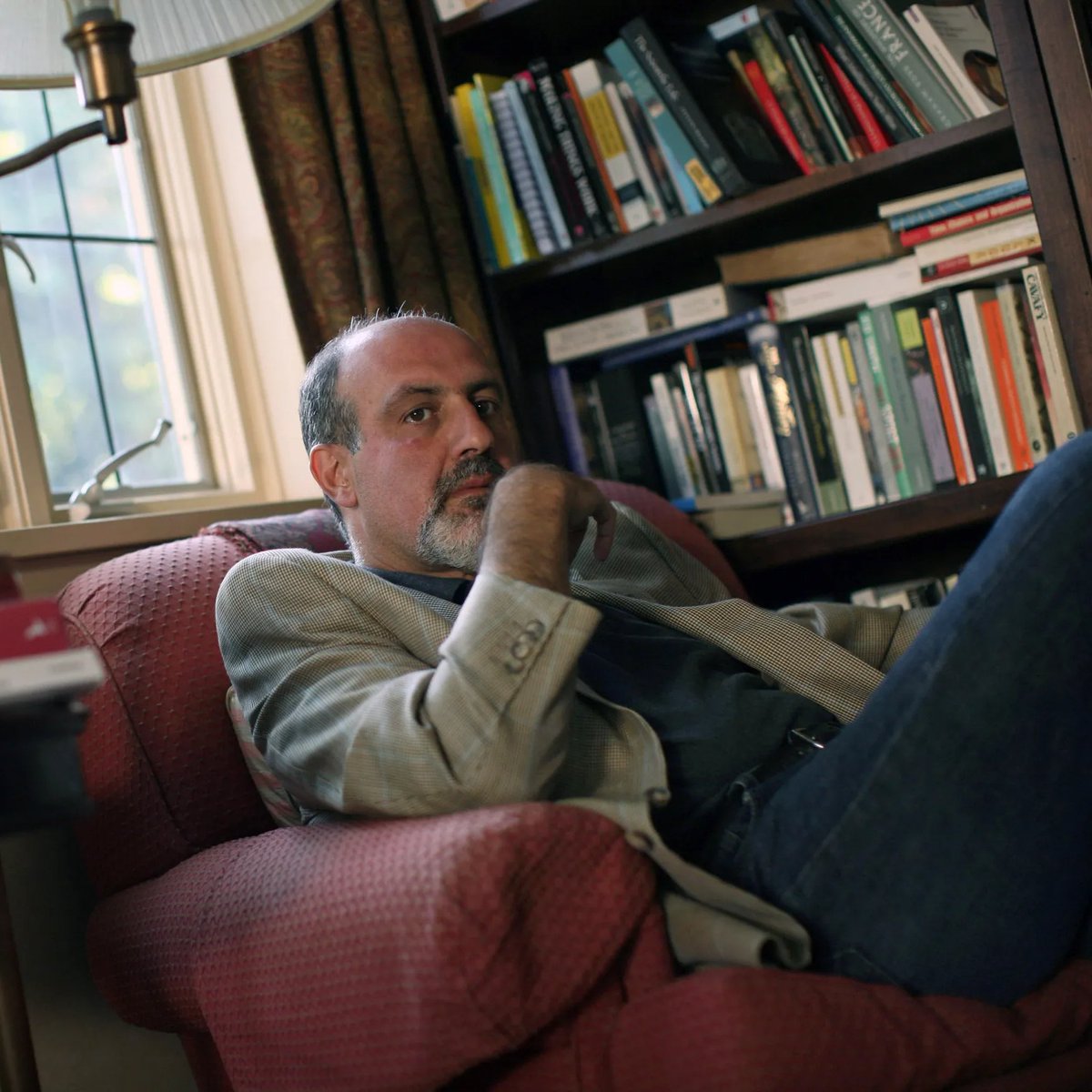 Nassim Taleb spends 30 hours every week reading books. Here are 27 reading tips from @nntaleb: 1) The minute I was bored with a book or a subject I moved to another one, instead of giving up on reading altogether. 2) The trick is to be bored with a specific book, rather than…