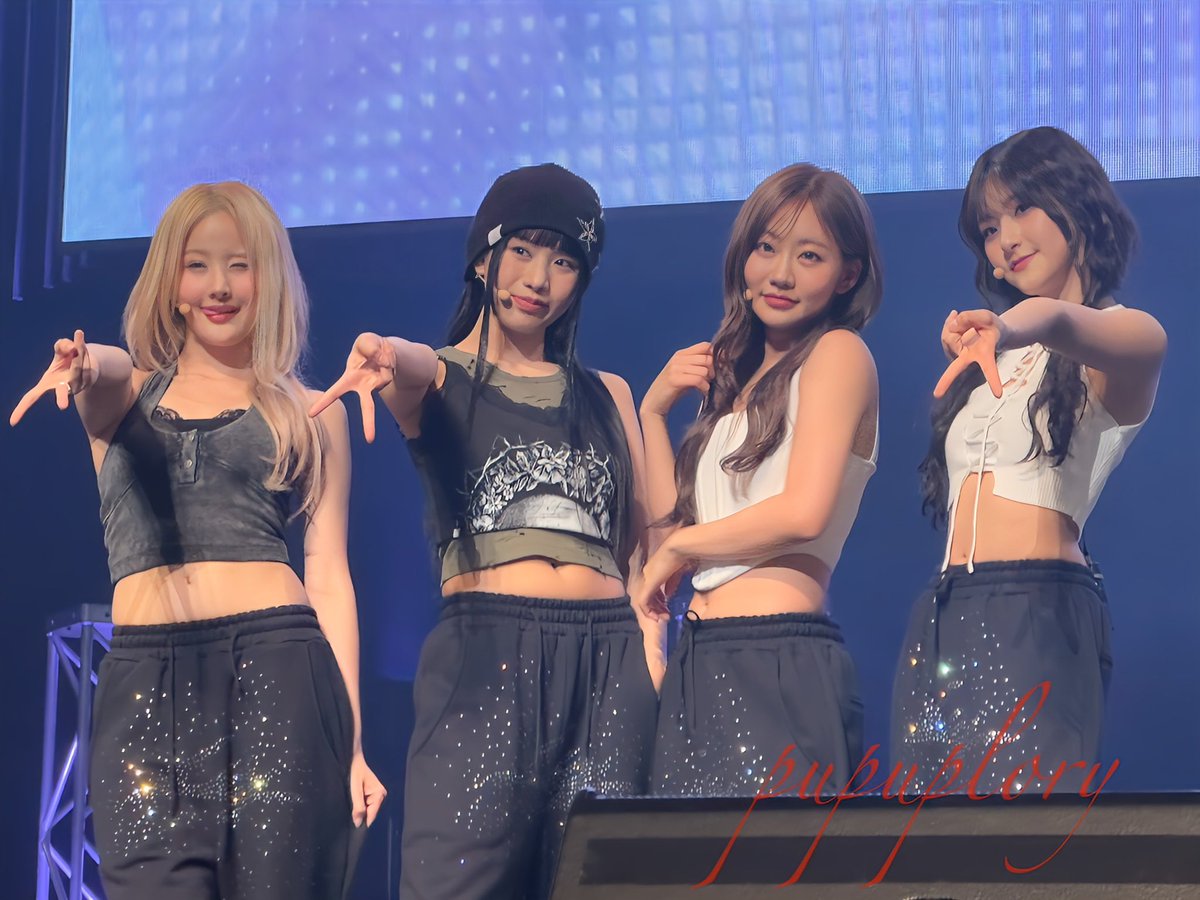 pupu_oppa's tweet photo. KISS_OF_LIFE
1st JAPAN FANMEETING
' HELLO_KISSY '
フォトタイム
NATTY
2部 3列目から
ぺろベル4連発とギャルピースに気づかず決めポーズのジュリーさんw
#KISSOFLIFE #KIOF #HELLOKISSY https://t.co/WB8Xo1MyOX