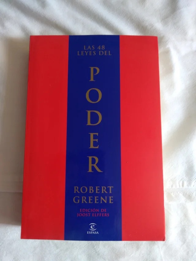 Este libro está prohibido en las cárceles.

Este libro enseña cómo manipular a los demás y salirte con la tuya.

HILO con las 8 leyes más destacadas del libro "Las 48 Leyes del Poder" 👇🏽