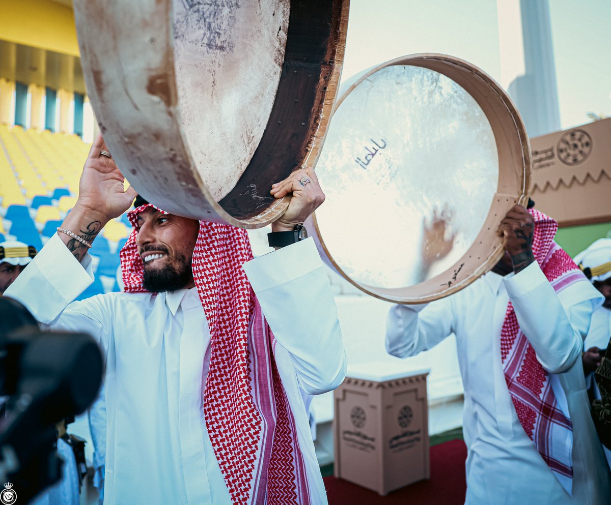 AlNassrFC's tweet image. سلاااام ياللي تبووون اللعب منّي سلااام 🎼
#يوم_بدينا | ⁧#يوم_التأسيس⁩