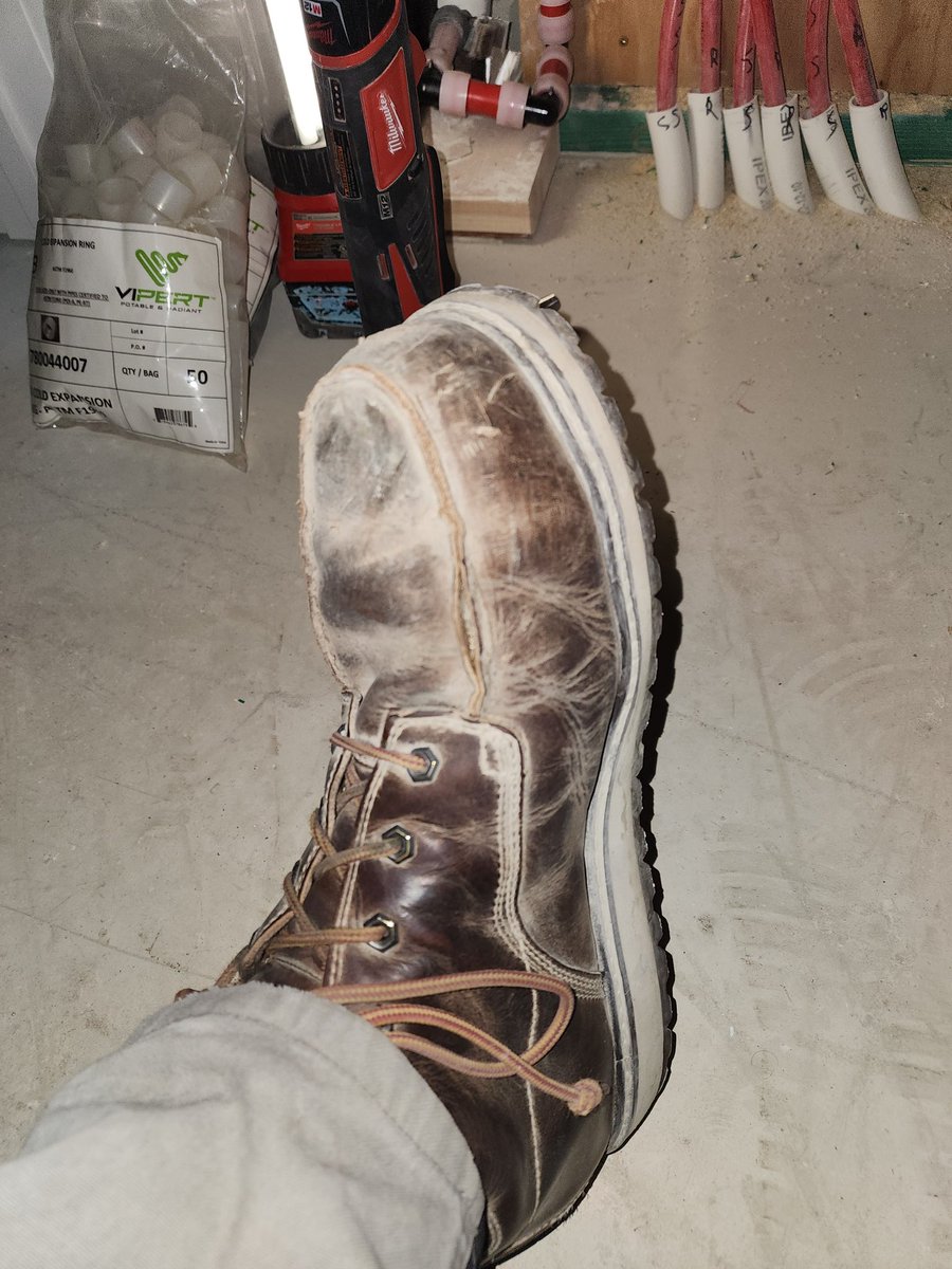 I've not even had these timberland boots for a year. Like 6 months, and the stitching is coming undone? What the heck, @Timberland? Were these Friday afternoon boots? Comfy shoes, but I can justify the price tag if this is what happens