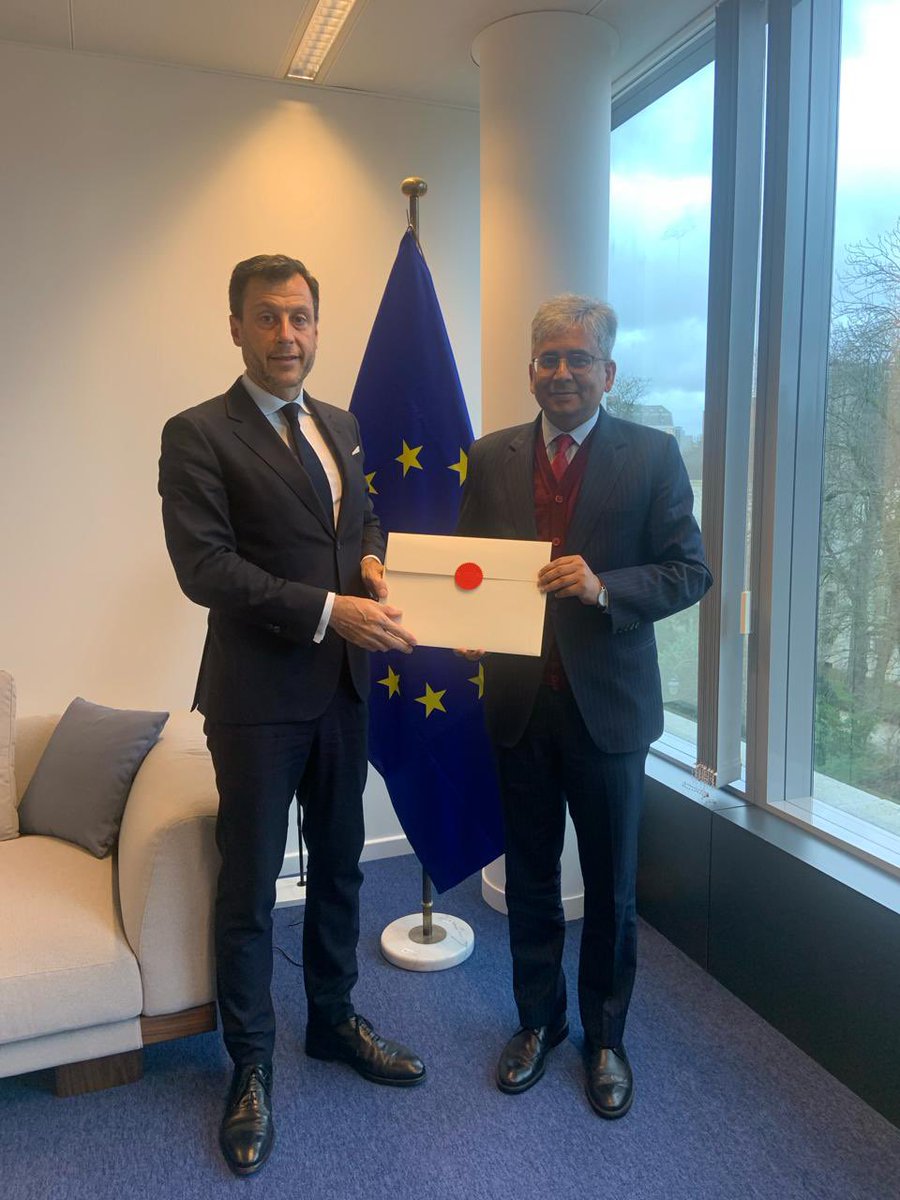 Amb. designate Mr Saurabh Kumar met the CoP @eu_eeas HE Mr. Diego Mellado today and handed over copies of credential documents. exchanged views on further strengthening 🇮🇳🇪🇺 strategic partnership including in areas of trade and economy, and digital &clean technology @MEAIndia