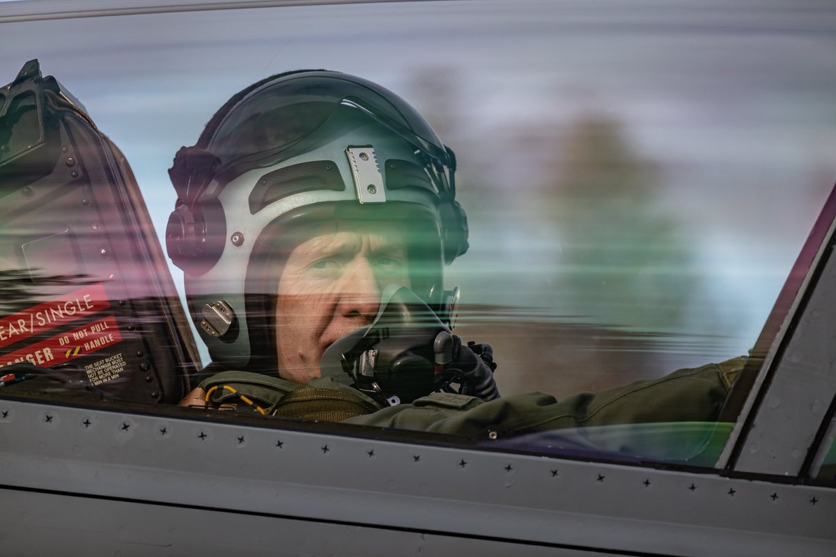 Vi har välkomnat Air Marshal Johnny Stringer, ställföreträdande chef för <a href="/NATO_AIRCOM/">NATO Air Command</a> till Norrbotten.
- Det har varit en fantastisk att se hur svenska flygvapnet har finslipat sina färdigheter och expertis när det kommer till att sprida sina förmågor, säger han. #svfm