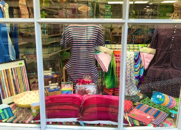 Spots or stripes?
Take your pick from our latest window display 
Happy bargain hunting at Oxfam !
#Oxfam #Hexham #ThriftyThursday
