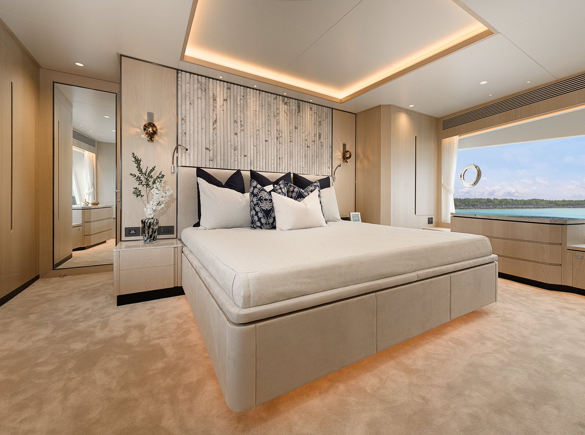 The FD Series’ signature on-deck master stateroom does not disappoint aboard this #FD90.

//

#HorizonYachts #DefineYourHorizon