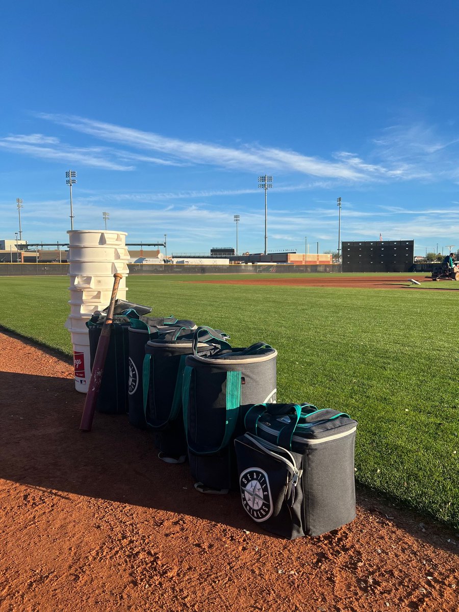 93.3 KJR tweet media