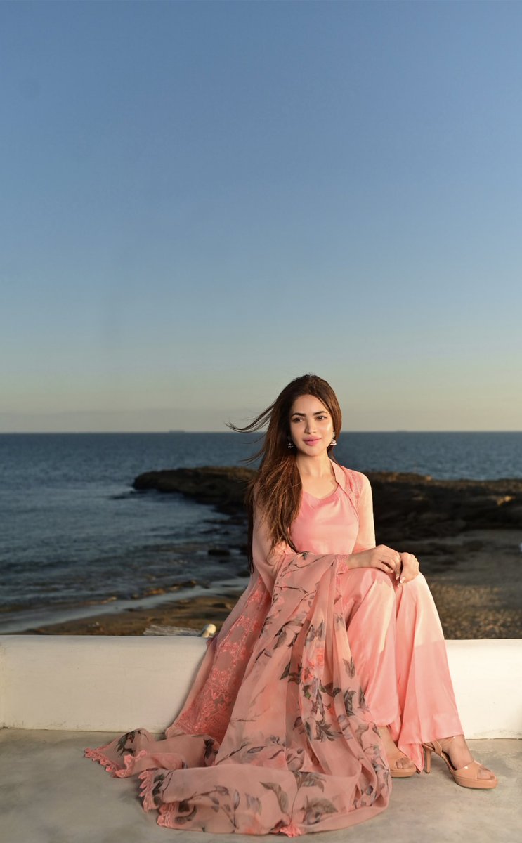 humaira4work's tweet photo. “Elegance and Aesthetics of Spring!”🌊🏝️🦀 #MyKarachi 
https://t.co/L27rqfy4lY https://t.co/3O9Dn3vzwi