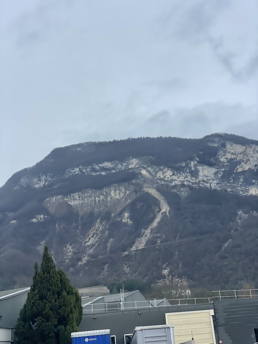 piotr_makowiec's tweet image. Szkoda ze taka pogoda była 💦💦💦a tu eldorado kolarzy jest 🚴‍♂️🚵‍♀️🚵🚵 @LeTour ☀️☀️☀️Culoz🇫🇷🇪🇺trochę było ciasno na drodze😅 #Alpy może w Marsylii 🇫🇷🇪🇺będzie cieplej ☀️☀️😎😎 #Paris2024