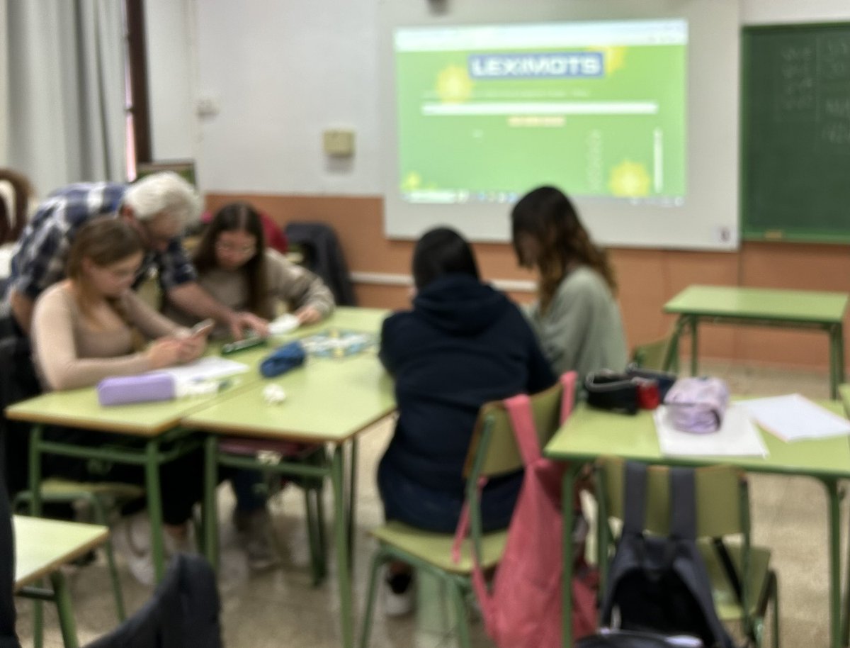 IES Ramon Llull tweet media