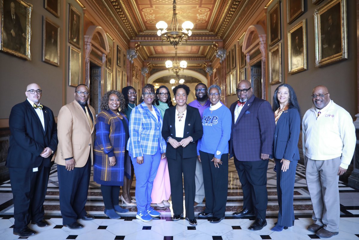 LtGovStratton's tweet photo. I enjoyed this morning’s #TeawiththeLG with fellow Divine 9 members in Springfield!
The Divine 9 is a pivotal part of the Black experience in America, and I'm proud of their work uplifting and strengthening communities.
Thank you for making #BlackHistory! https://t.co/tQbTFuy26n