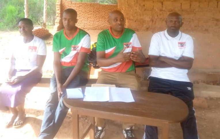 CnddFddMatana's tweet photo. #Burundi:22/02/2024 ubuserukizi @CnddFdd muri zone #Gisarenda bagize inama n'indongozi kumutumba wa #Mahango kuva munamashingiro muntumbero yokuraba ko inzego zikwiye ziri kukivi,akarangamutima,guhagararira amahoro n'umutekano nonkwinjiza bashasha.@CNDDFDDBurunga,@DorianeMunezero https://t.co/XX8n5GXUBH