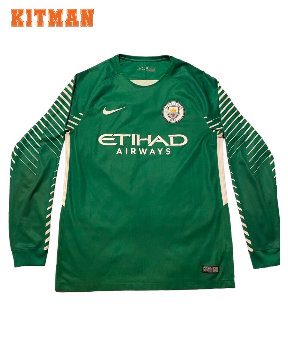 KitmanApp's tweet photo. ✨ 2017-18 Manchester City Home GK Shirt 

👕 Size - M

💰 46€

🛒 https://t.co/H8jim1ug6a https://t.co/yNgX0oMK2Q