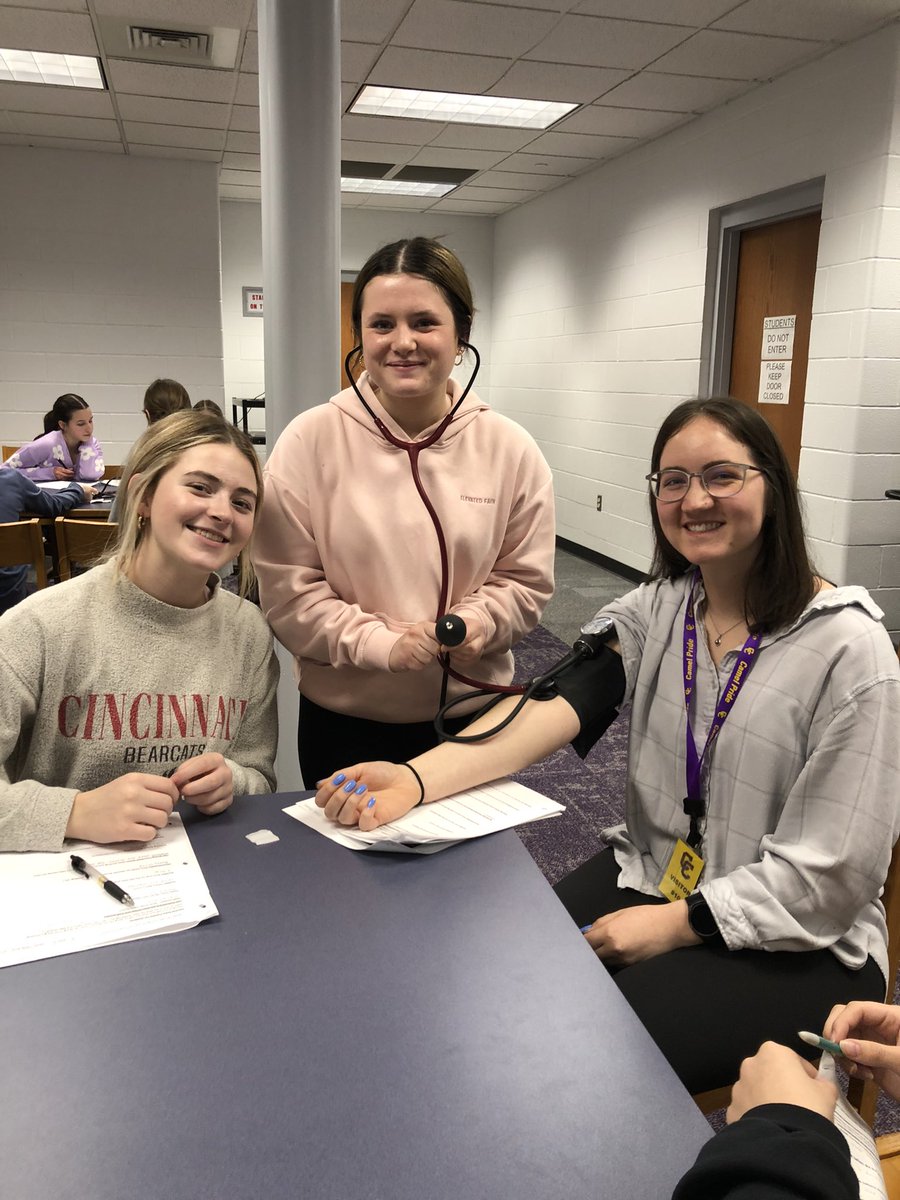 MrsPowellCCHS's tweet photo. One of the best days of the year in Biomed. UKCOM AMA Ss teach CCHS Ss a physical exam with a patient presenting left shoulder pain symptoms. 7th period! https://t.co/sy7MhnwiiC