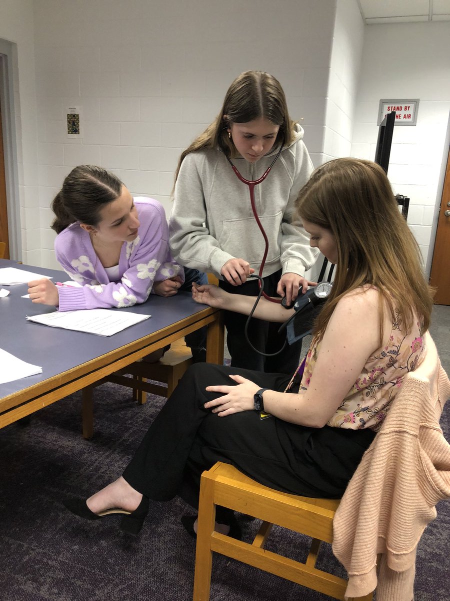 MrsPowellCCHS's tweet photo. One of the best days of the year in Biomed. UKCOM AMA Ss teach CCHS Ss a physical exam with a patient presenting left shoulder pain symptoms. 7th period! https://t.co/sy7MhnwiiC